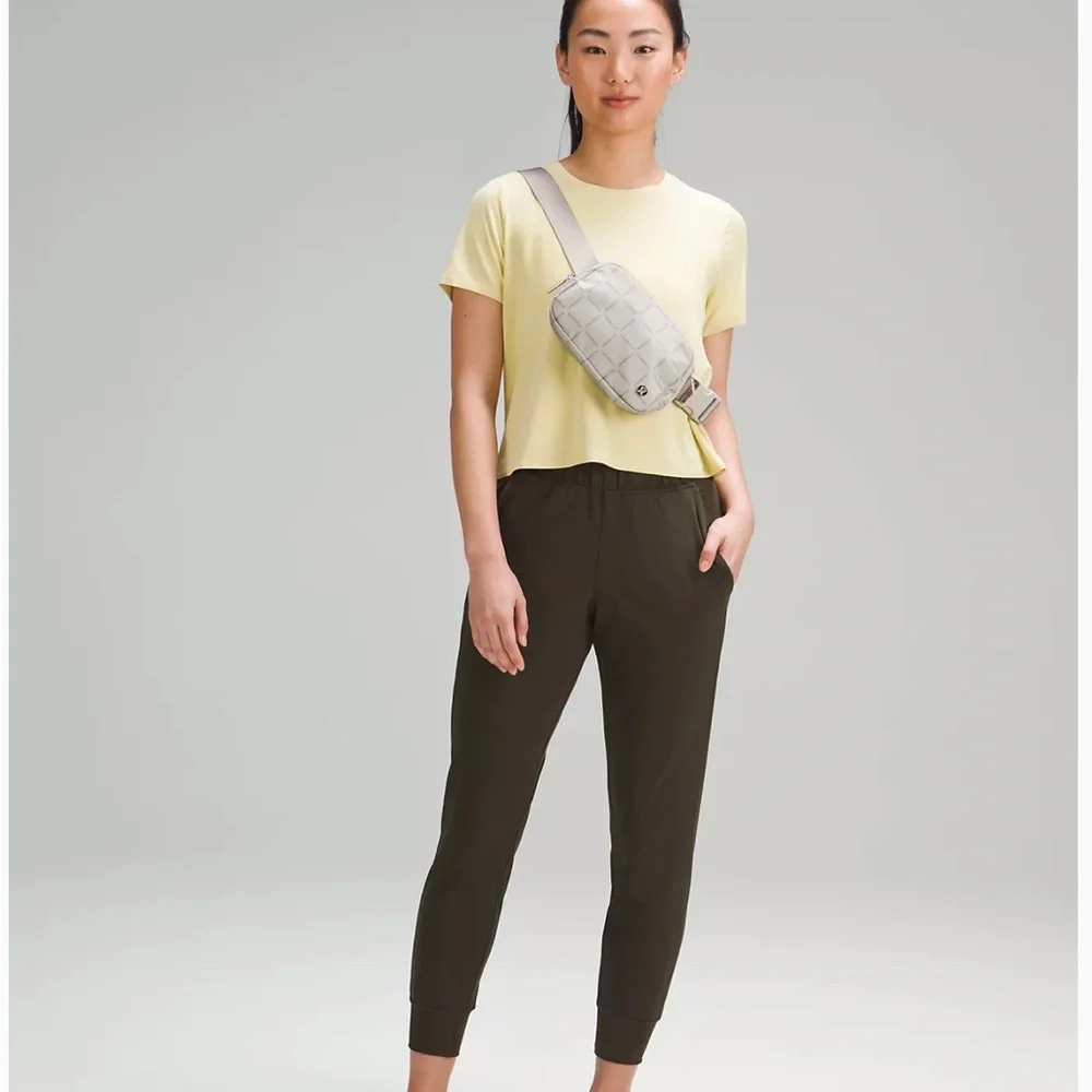 NEW LULULEMON EVERYWHERE BELT BAG
COLOR Wordmark Grid Mini Raw Linen - Picture 2 of 9